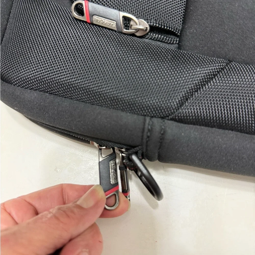 Samsonite laptop carry case w/adj straps un-used blk